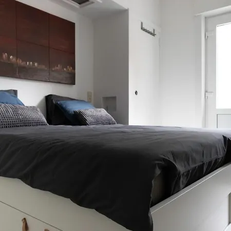 Modern Met Uniek Zeezicht 아파트