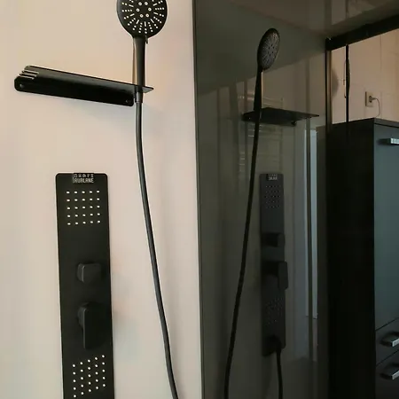 Modern Met Uniek Zeezicht 아파트